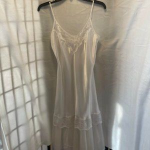 Vintage EUC Lady Cameo Dallas White Satin Bridal Slip Size Small